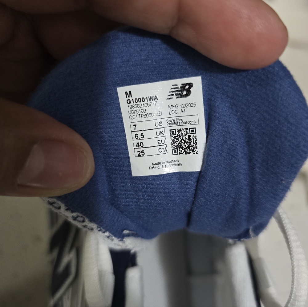 New Balance Kids Sneakers in Blue and White - Picture 11 of 16